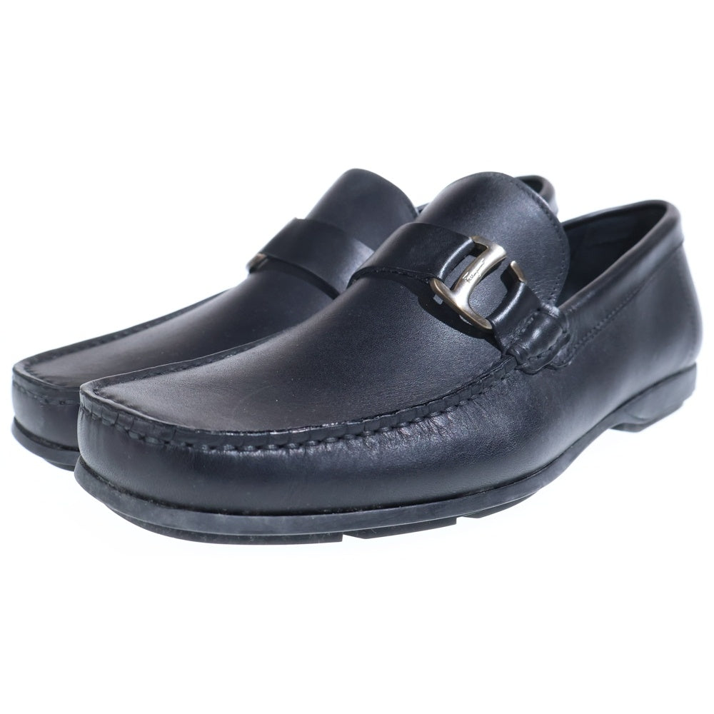 Salvatore Ferragamo(サルヴァトーレ フェラガモ) スクエアトゥ フロントアジャスター レザーローファー ブラック UR 00385 EE