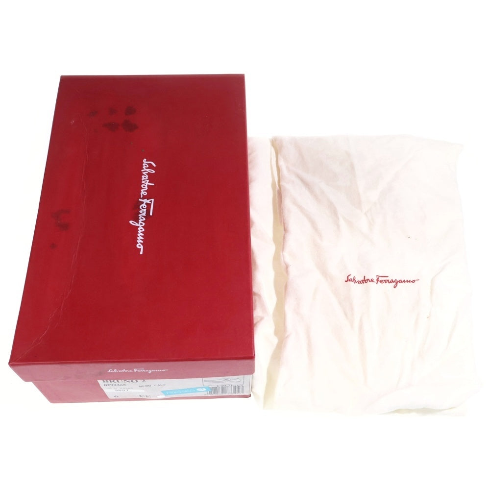 Salvatore Ferragamo(サルヴァトーレ フェラガモ) スクエアトゥ フロントアジャスター レザーローファー ブラック UR 00385 EE