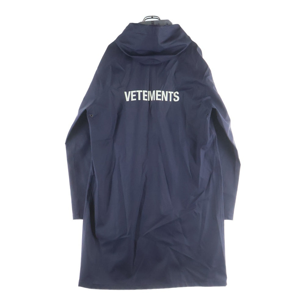 VETEMENTS(ヴェトモン) 17AW OVERSIZED HOODED RAINCOAT オーバーサイズ ロゴプリント フーデッドレインコート ネイビー WAH18JA24