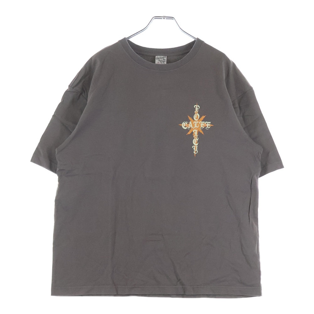 CALEE(キャリー) DROP SHOULDER COUNTERSIGN SNAKE ドロップショルダー カウンターサイン スネーク ロゴプリント クルーネック半袖Tシャツ カットソー ブラウン