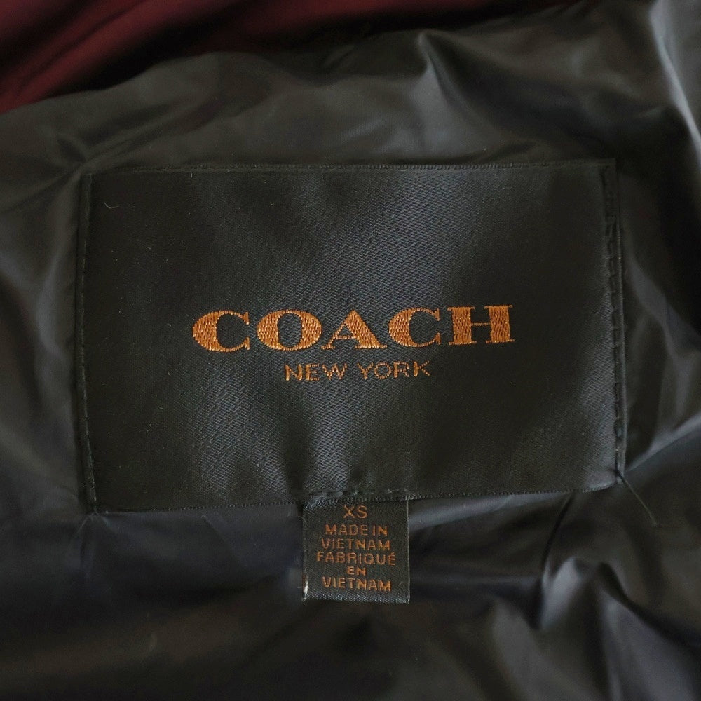 COACH(コーチ) ジップアップ ファーフーデットダウンコート レッド レディース