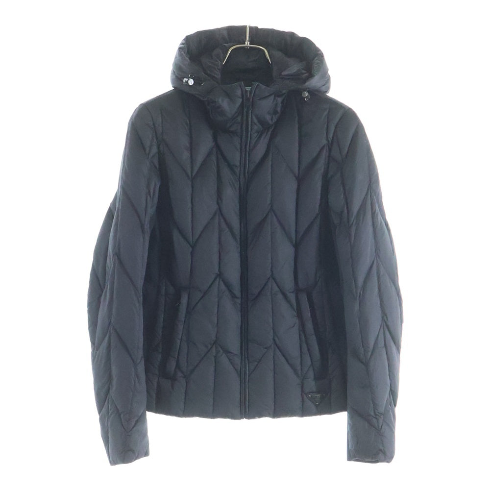 PRADA(プラダ) ロゴプレートデザイン マルチキルティング フーデッド ジップアップ ダウンジャケット ブラック 290984 R152 1DAB