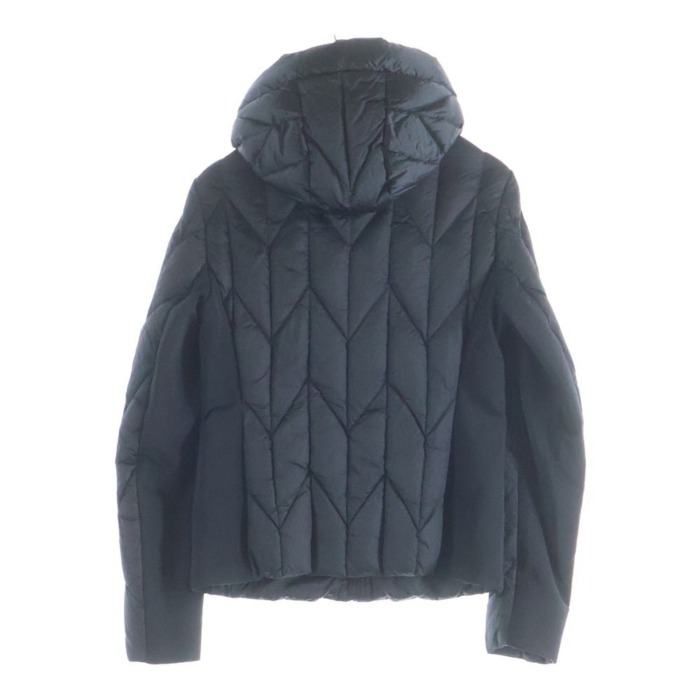 PRADA(プラダ) ロゴプレートデザイン マルチキルティング フーデッド ジップアップ ダウンジャケット ブラック 290984 R152 1DAB