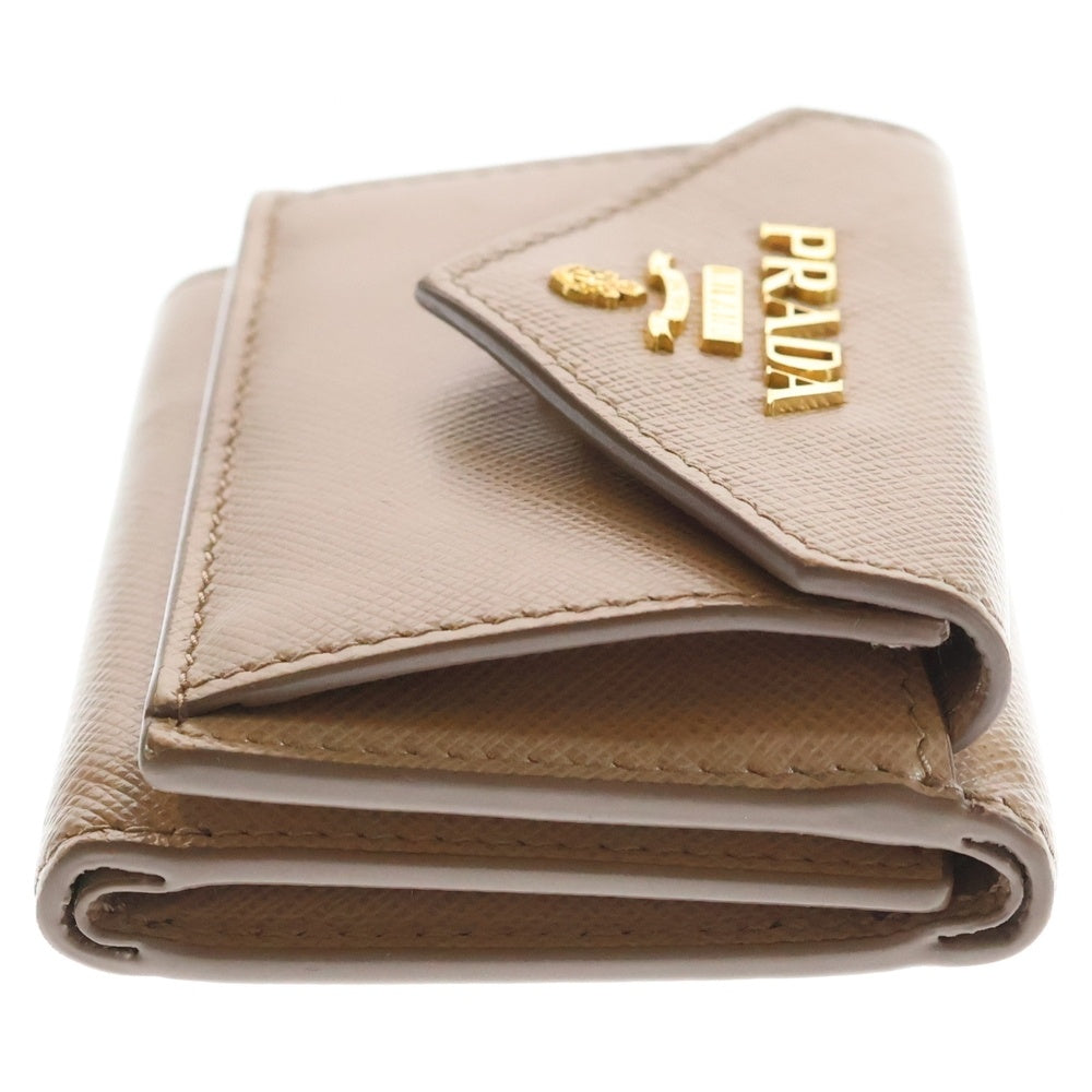 PRADA(プラダ) サフィアーノレザー ロゴプレート コンパクトウォレット コインケース 三つ折りウォレット ベージュ 1MH021QWA