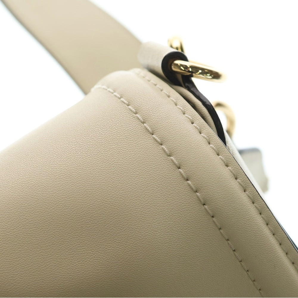 MARC JACOBS(マークジェイコブス) ロゴゴールド金具 レザー ショルダーバッグ アイボリー H901L01RE21