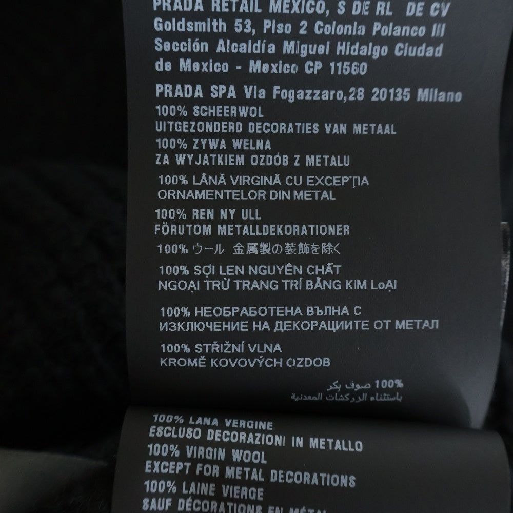 PRADA(プラダ) Black Wool Crew-neck Sweater With Pendant ブラック ウール ペンダント付き クルーネックニットセーター UMF129