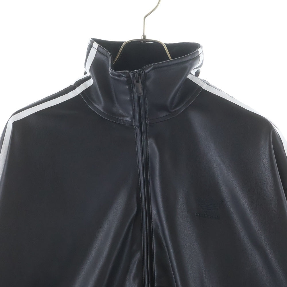 adidas(アディダス) F LTHR TT JCKT フェイクレザー ファイヤーバード トレフォイルロゴエンブロイダリー サイド3ストライプライン ジップアップトラックジャケット ブラック IZ4033
