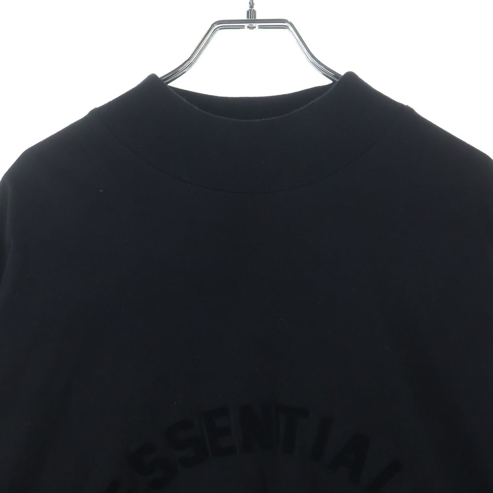 FEAR OF GOD ESSENTIALS(フィアオブゴッド エッセンシャルズ) フロントロゴ ドロップショルダー モックネック ロングスリーブ 長袖Tシャツ カットソー ブラック