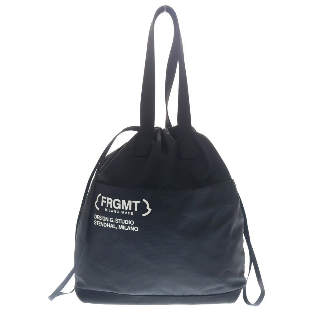 MONCLER(モンクレール) 22AW ×FRAGMENT TOTE BAG フラグメントデザイン ロゴプリント ドローストリング トートバッグ ブラック H209U5D00003