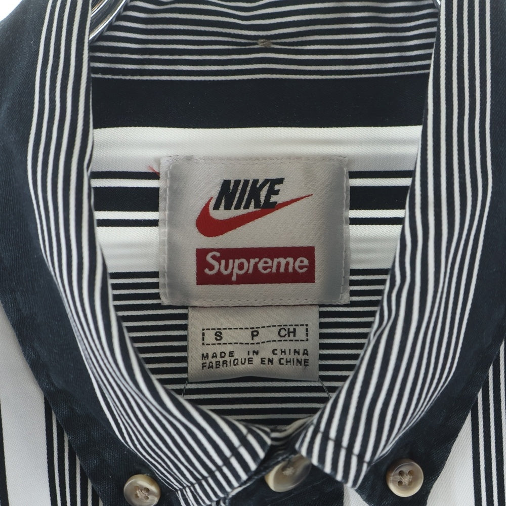 SUPREME(シュプリーム) 21SS ナイキ ロゴエンブロイダリー デニム切り替え レギュラーカラー コットン ツイル ストライプ 長袖シャツ ブラック/ホワイト DB0499-010