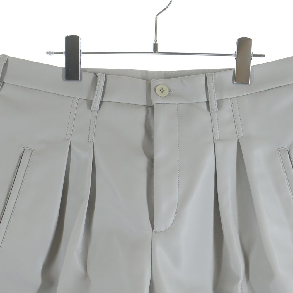 MAISON KITSUNE(メゾンキツネ) 20SS LARGE PLEATED BERMUDA ラージプリーテッドバミューダ レザー ジップフライ ハーフパンツ グレー EM01402LA0001