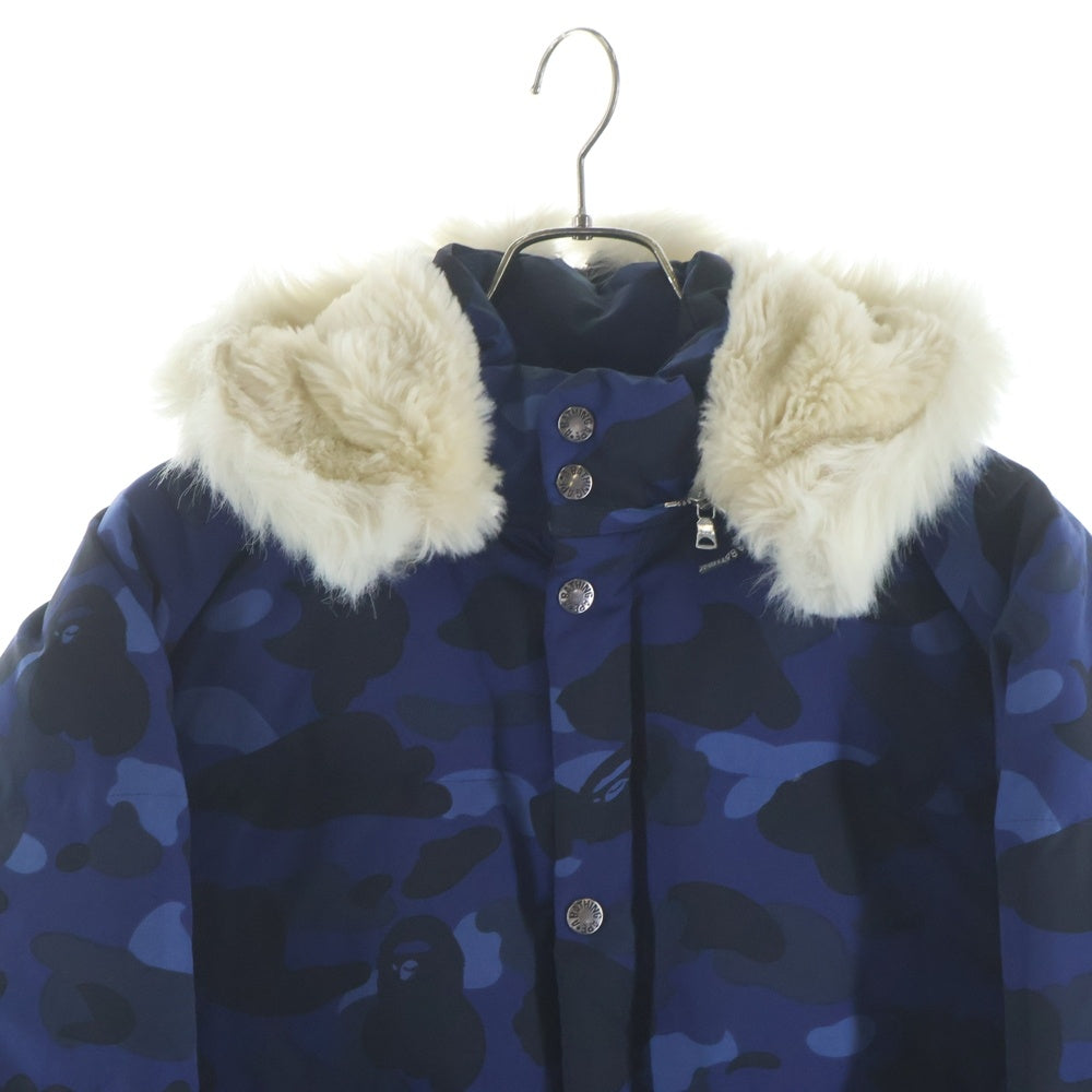 A BATHING APE(アベイシングエイプ) カモ柄 ファーフーデッドダウンジャケット ブルー