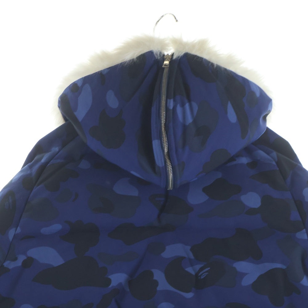 A BATHING APE(アベイシングエイプ) カモ柄 ファーフーデッドダウンジャケット ブルー