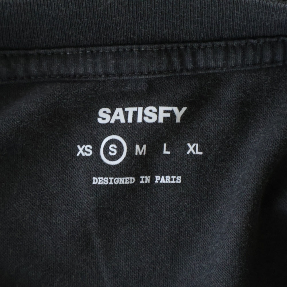 NO BRAND(ノーブランド) SATISFY サティスファイ MothTech T-Shirt モステック フロントグラフィックプリント クルーネック半袖Tシャツ カットソー ブラック 11006-00A15