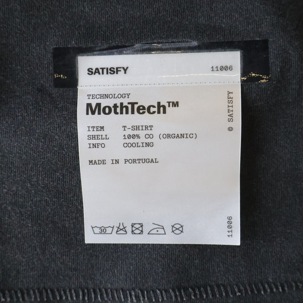 NO BRAND(ノーブランド) SATISFY サティスファイ MothTech T-Shirt モステック フロントグラフィックプリント クルーネック半袖Tシャツ カットソー ブラック 11006-00A15