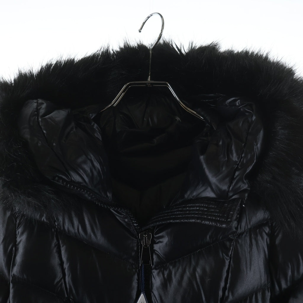 MONCLER(モンクレール) 24AW FULMARUS ロゴワッペン付ファーフーデッドダウンコート ダウンジャケット ブラック レディース J20931C00037 C0065
