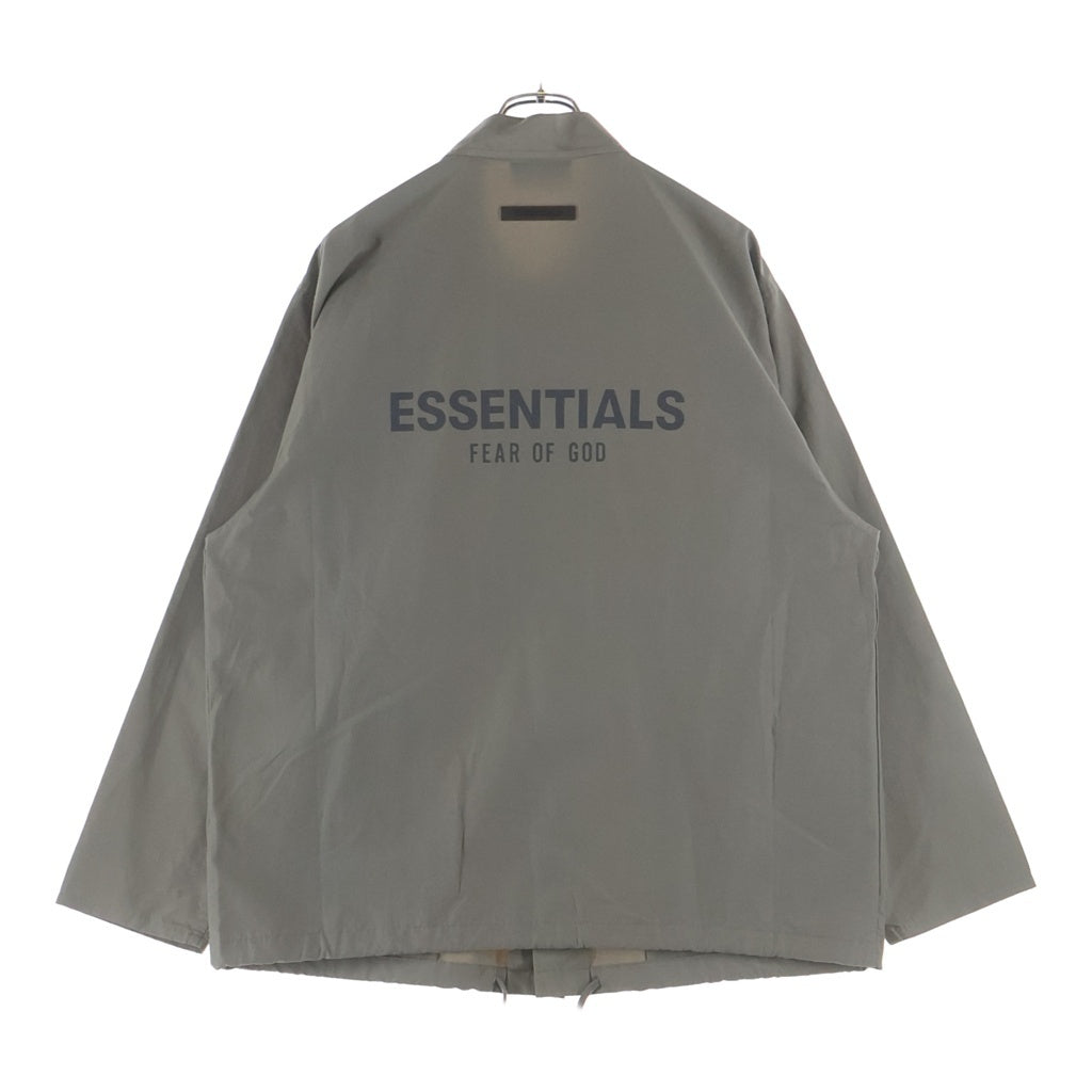 FEAR OF GOD ESSENTIALS(フィアオブゴッド エッセンシャルズ) COACH JACKET ナイロン スナップボタン ドローコード 両面ロゴプリントコーチジャケット ベージュ