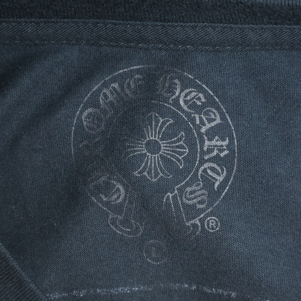 CHROME HEARTS(クロムハーツ) CH SCROLL LOGO L/S TEE スクロールロゴ バックアームプリント クルーネック ポケット 長袖Tシャツ カットソー ブラック