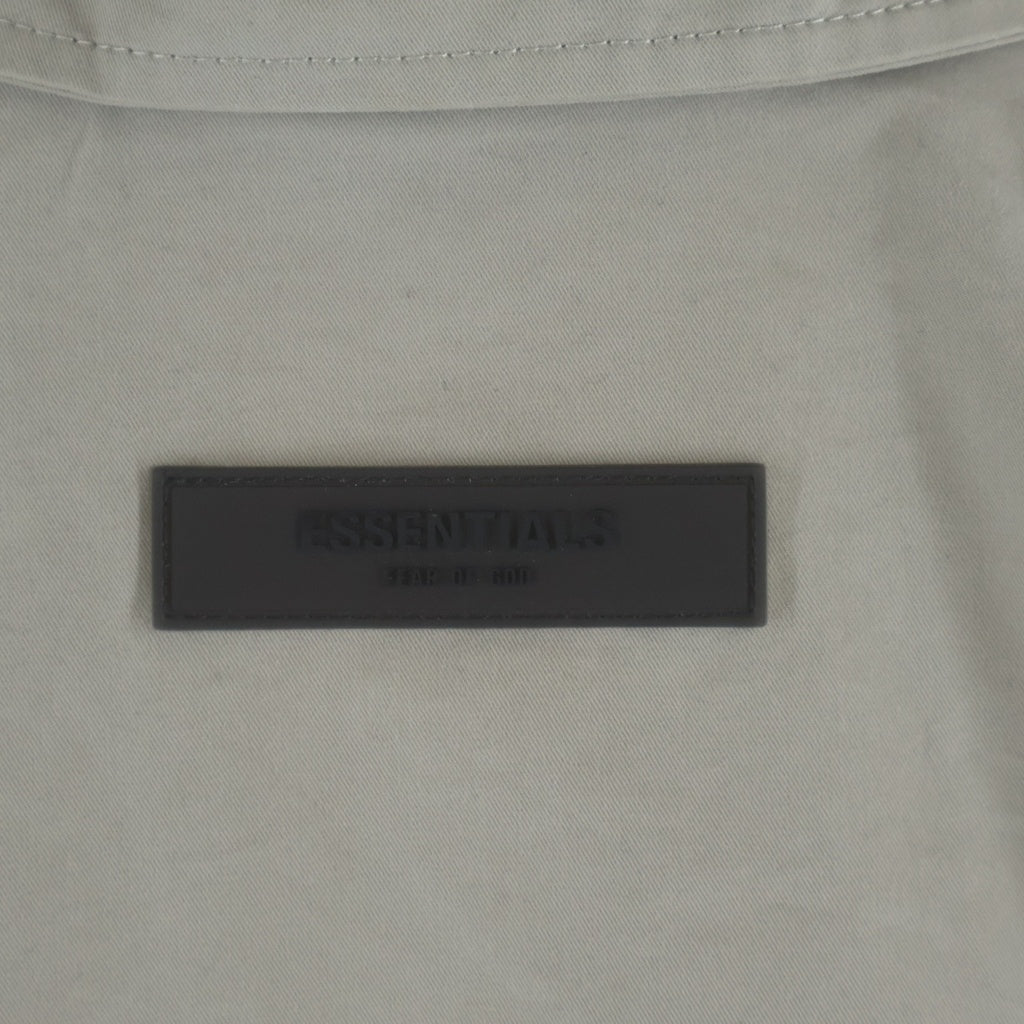 FEAR OF GOD ESSENTIALS(フィアオブゴッド エッセンシャルズ) キッズ バックロゴコーチジャケット ベージュ