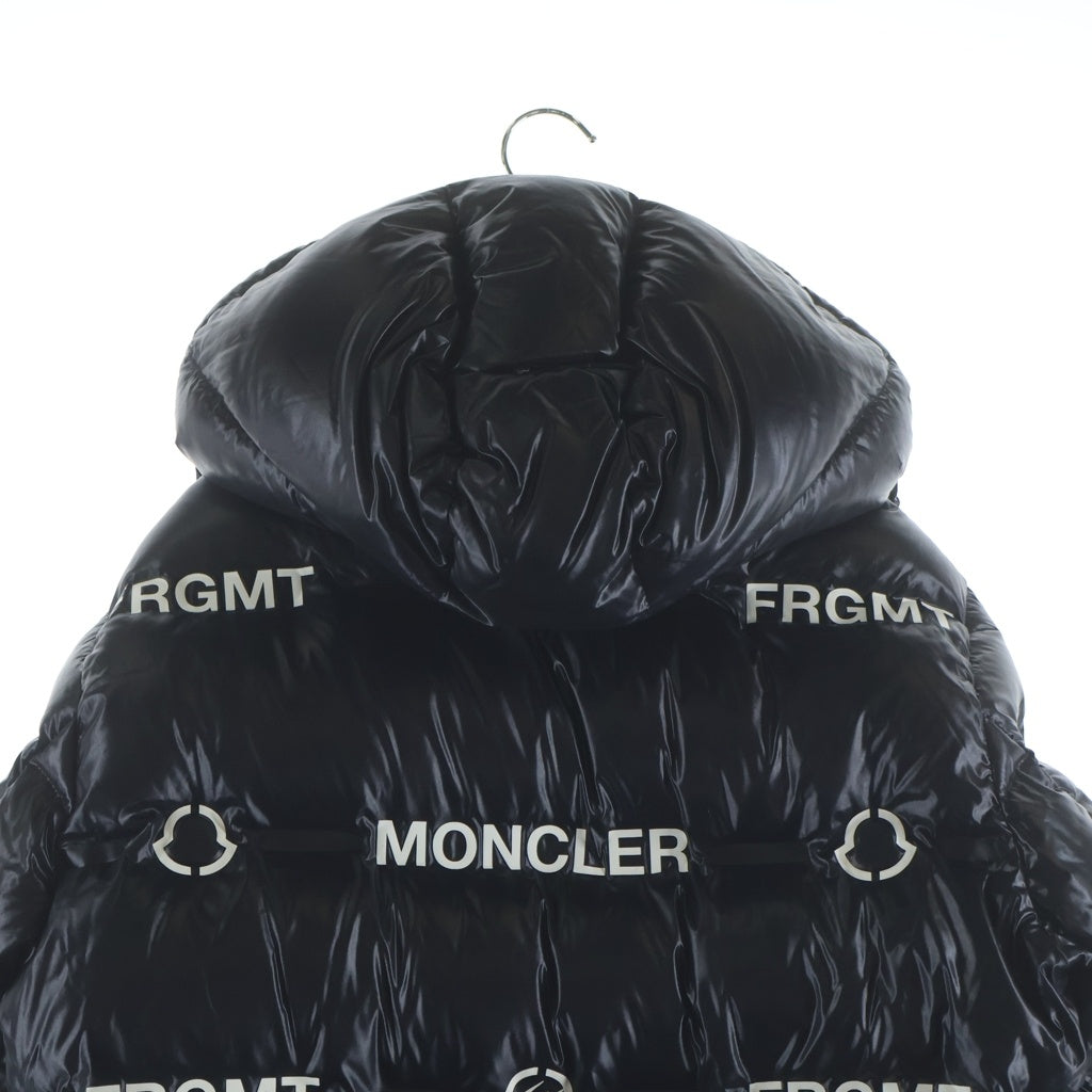 MONCLER(モンクレール) 20AW ×FRAGMENT DESIGN MAYCONNE フラグメントデザイン ロゴ総柄 フーデッドダウンジャケット ブラック F209U1A50640