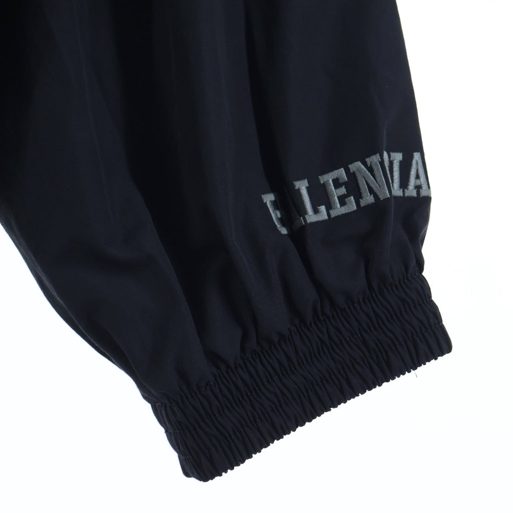 BALENCIAGA(バレンシアガ) 26SS 3B FOOTBALL TRACKSUIT JACKET 3Bフットボール 両面ロゴ刺繍 ナイロントラックジャケット ジップアップブルゾン ブラック 857734 TPQ38