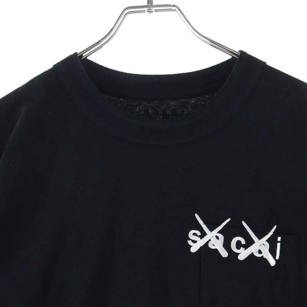Sacai(サカイ) 21AW ×KAWS EMBROIDERY カウズ コットン ロゴエンブロイダリー クルーネックTシャツ カットソー ブラック 21-0285S
