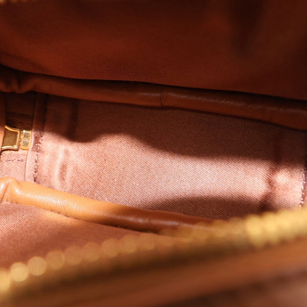 miumiu(ミュウミュウ) BEAU LEATHER MICRO-BAG ボー ロゴエンボス加工 マイクロバック レザーチャーム キーホルダー ブラウン 5NR036 2F8W F0046 レディース
