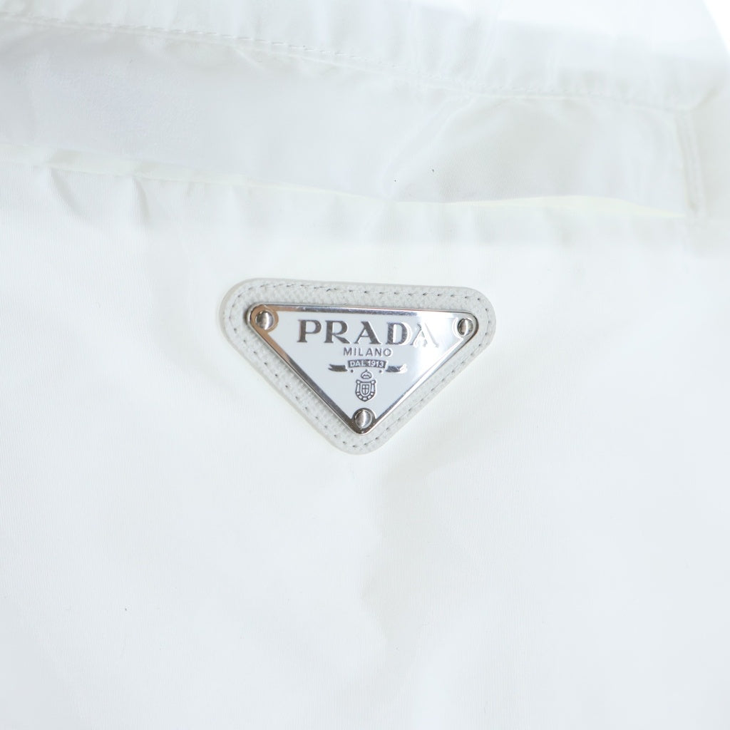 PRADA(プラダ) RE-NYLON リナイロン トライアングルロゴプレート フーデッドナイロンジャケット ジップアップブルゾン ホワイト SGC835