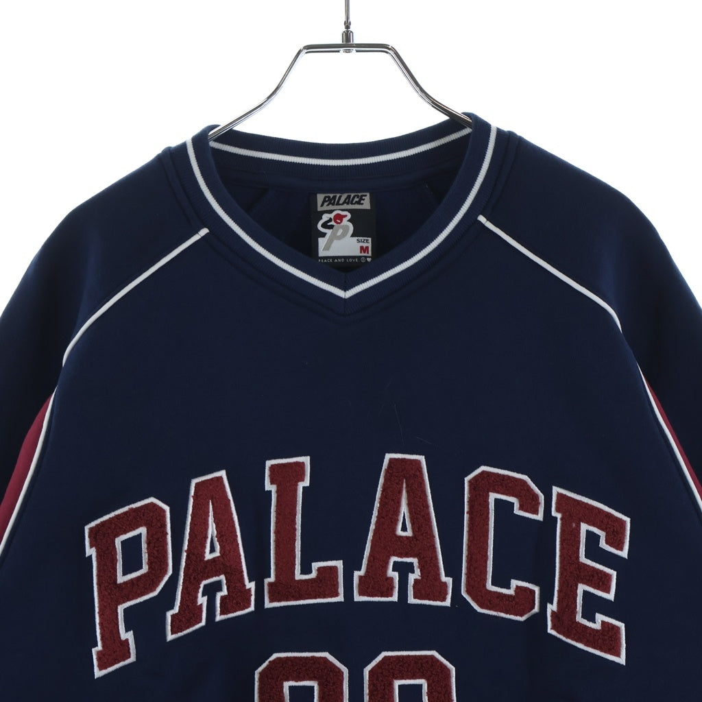 Palace Skateboards(パレススケートボーズ) 25AW PALACE 09 CREW フロントロゴワッペン刺繍 Vネックスウェットトレーナー ネイビー/レッド