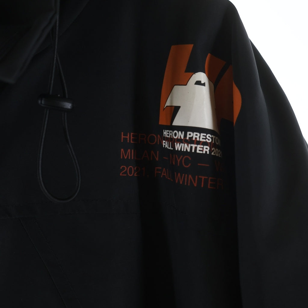 HERON PRESTON(ヘロンプレストン) 21AW ロゴプリント フーデッドポリジャケット ブラック HMEO001F21FAB001