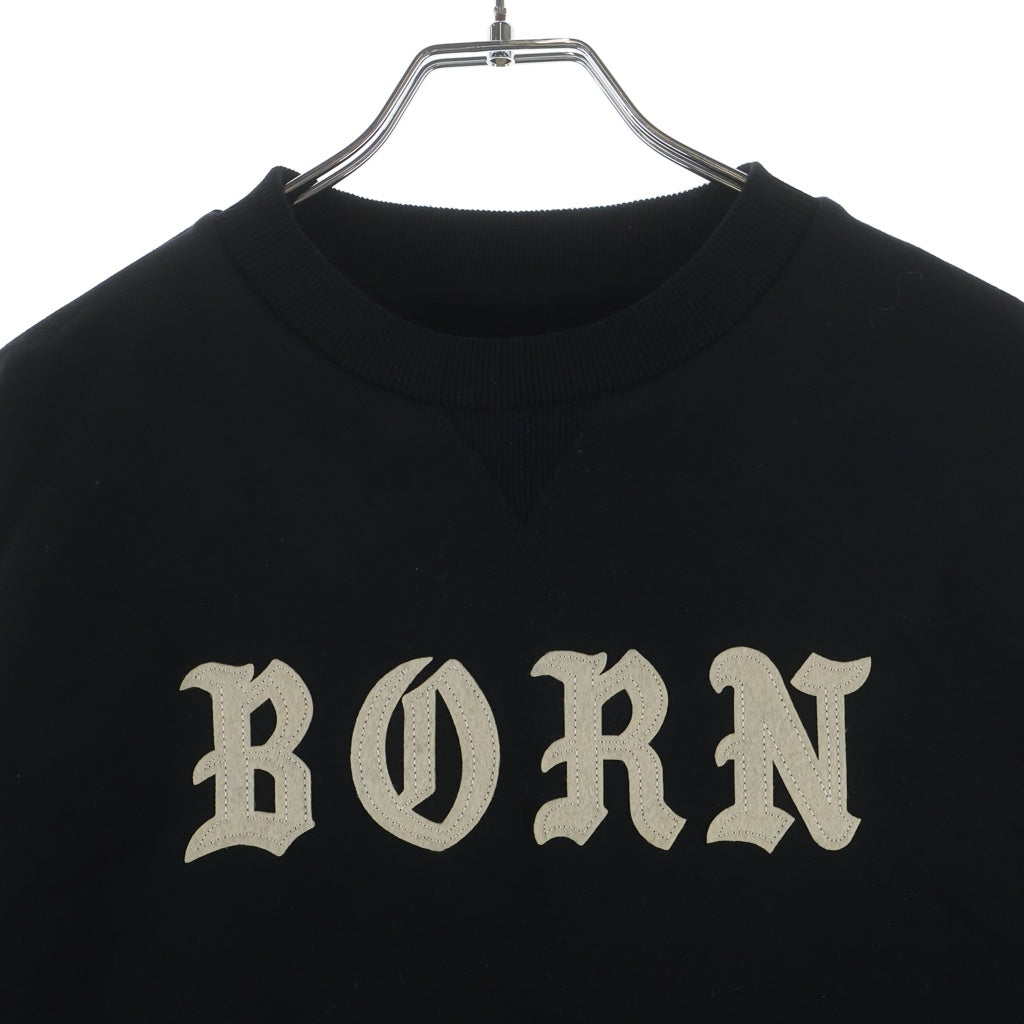 BORN X RAISED(ボーンアンドレイズド) ロゴフェルトパッチ クルーネック スウェット トレーナー ブラック