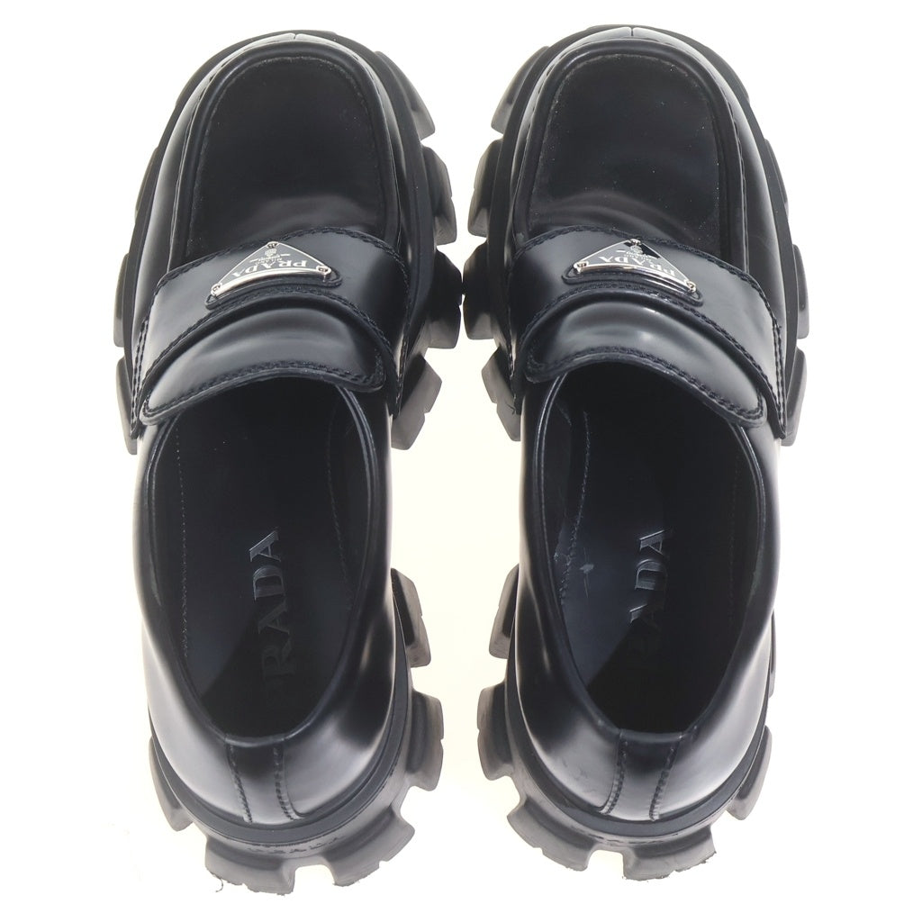 PRADA(プラダ) モノリス トライアングルロゴプレート ブラッシュドレザーローファー ブラック 2DE129