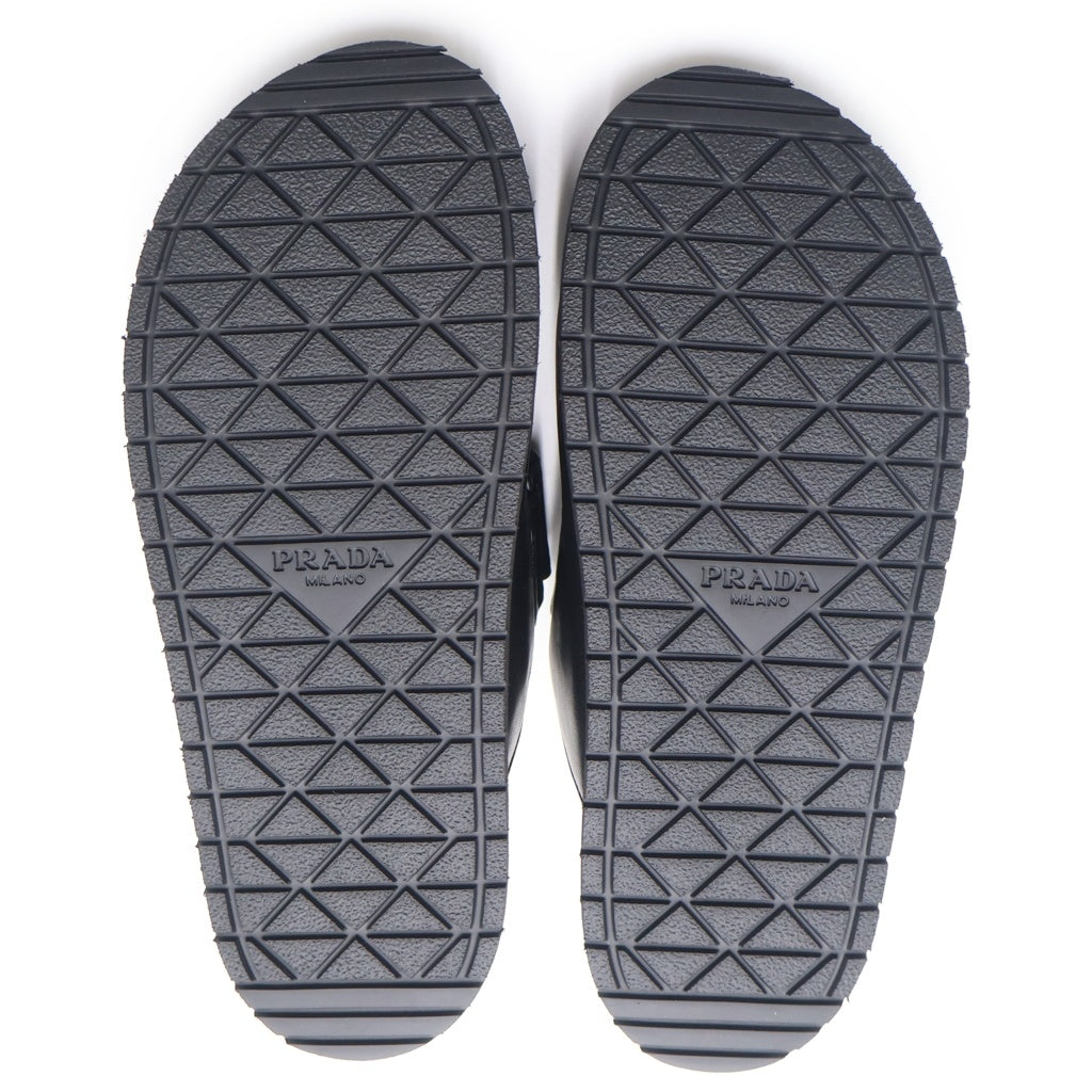 PRADA(プラダ) 25AW LEATHER SANDAL トライアングルロゴプレート ベルクロ ナッパレザーサンダル レディース ブラック 1XX755