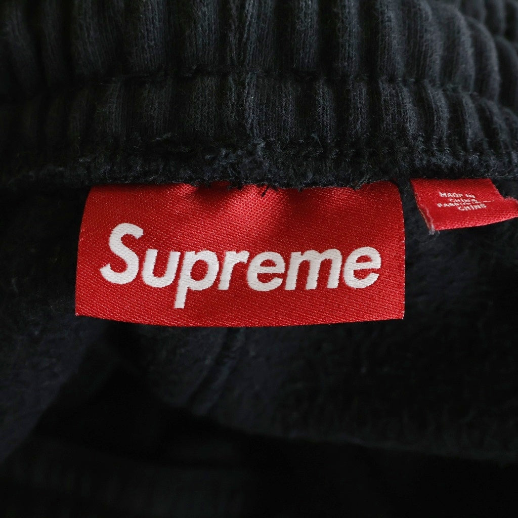 SUPREME(シュプリーム) 24AW Satin Applique Sweatpant サテン ロゴアップリケ スウェットパンツ ブラック