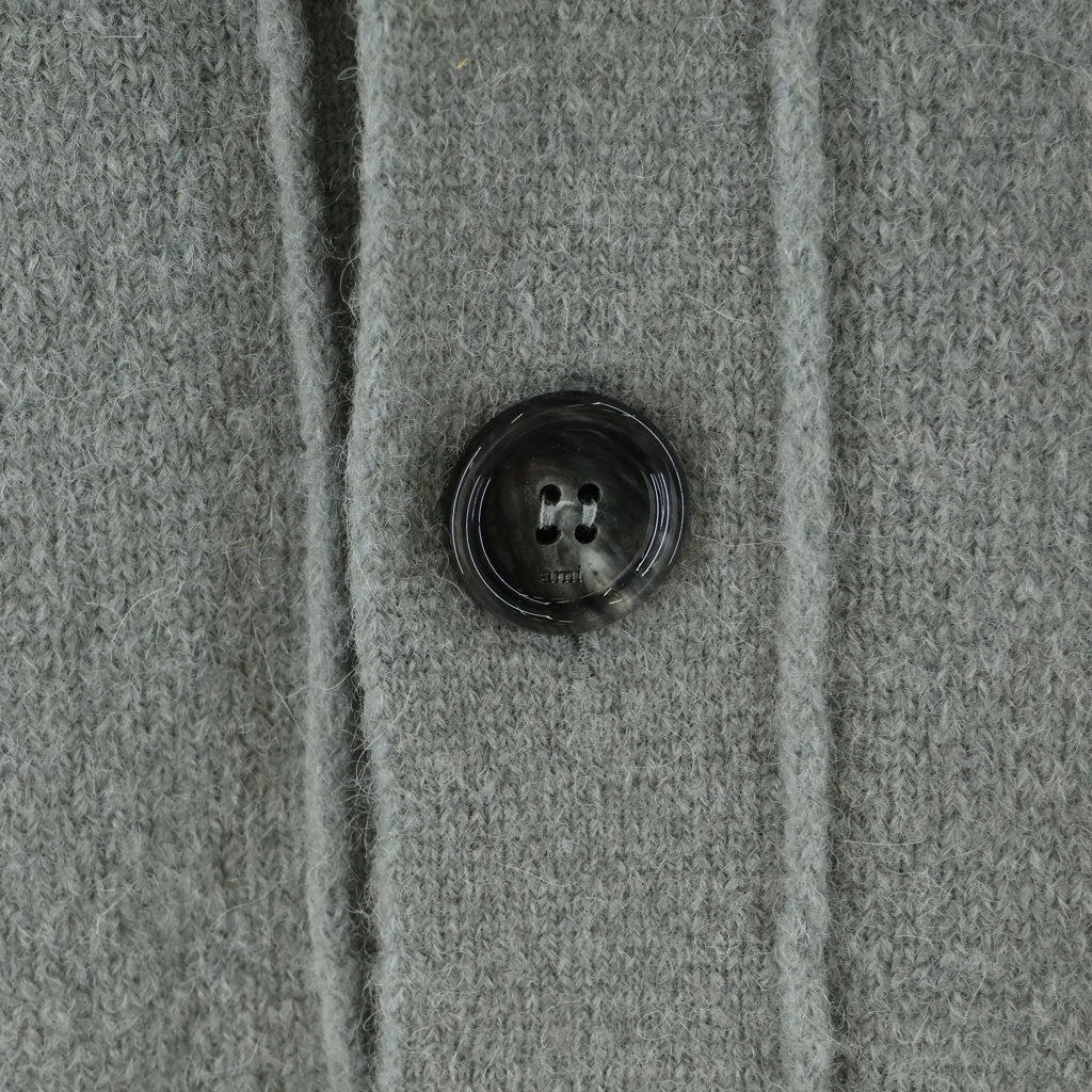 AMI Alexandre Mattiussi(アミアレクサンドルマテュッシ) 26SS 胸ハートロゴ アルパカウールカーディガン グレー UKC365.KN0135