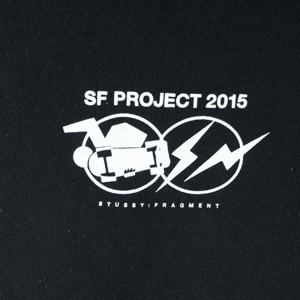 STUSSY(ステューシー) ×FRAGMENT DESIGN フラグメントデザイン フロントロゴプリント プルオーバーフーディー パーカー ブラック