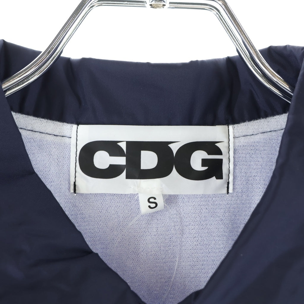 CDG(シーディージー) AD2019 COACH JACKET バックロゴプリント ナイロン コーチジャケット ネイビー SZ-J004