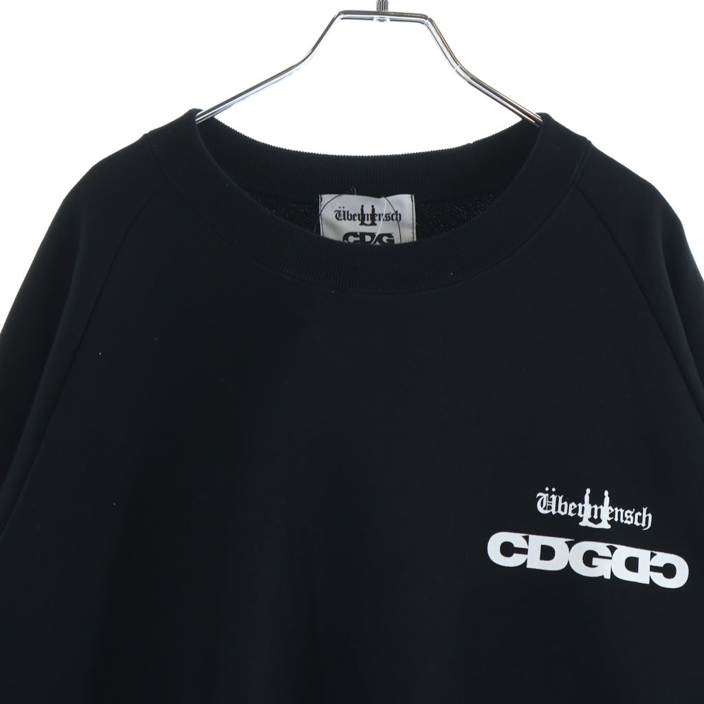 CDG(シーディージー) 25AW AD2025 ×G-DRAGON UBERMENSCH OVERSIZED CREWNECK SWEATSHIRT Gドラゴン ウーバーメンシュ 胸ロゴ スリット加工 スウェットトレーナー SP-T002