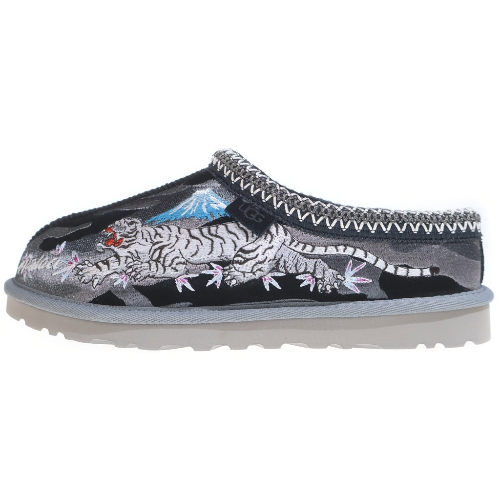 UGG(アグ) 24AW ×PALACE TASMAN SLIPPER BLACK CAMO パレス ブラックカモ 刺繍デザイン タスマンスリッパ ミュール ブラック/パープル 1172070-BKCA