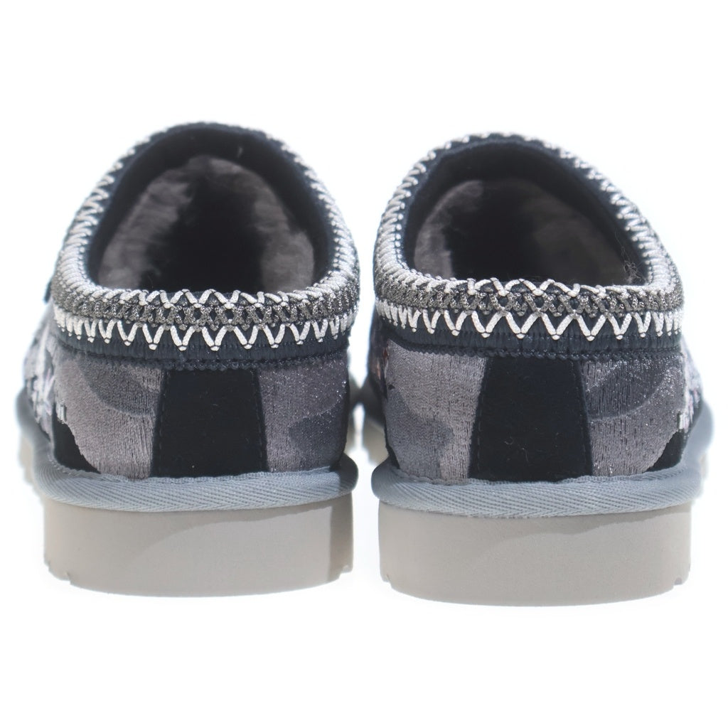 UGG(アグ) 24AW ×PALACE TASMAN SLIPPER BLACK CAMO パレス ブラックカモ 刺繍デザイン タスマンスリッパ ミュール ブラック/パープル 1172070-BKCA