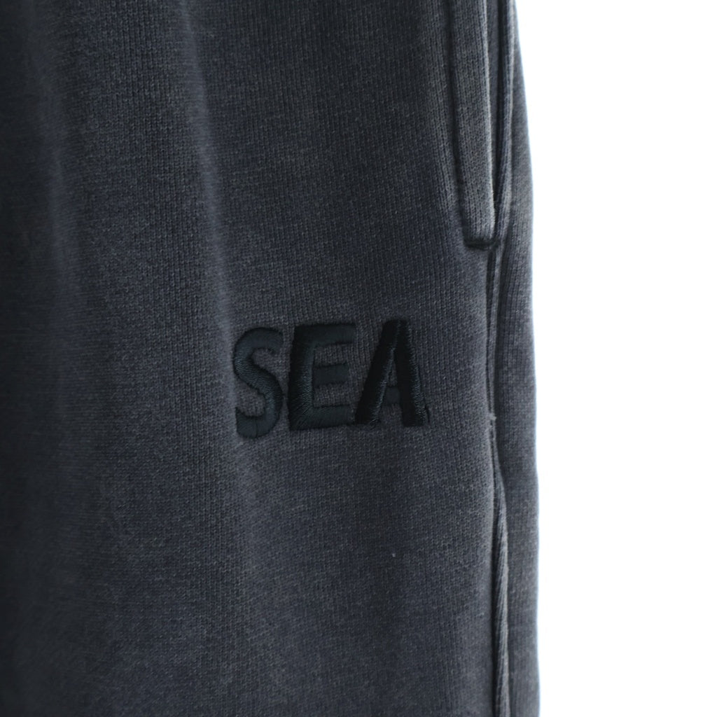 WIND AND SEA(ウィンダンシー) PIGMENT SWEAT PANTS サイドロゴ ピグメントダイ グレー WDS-ESS-24-Q3-PT-01