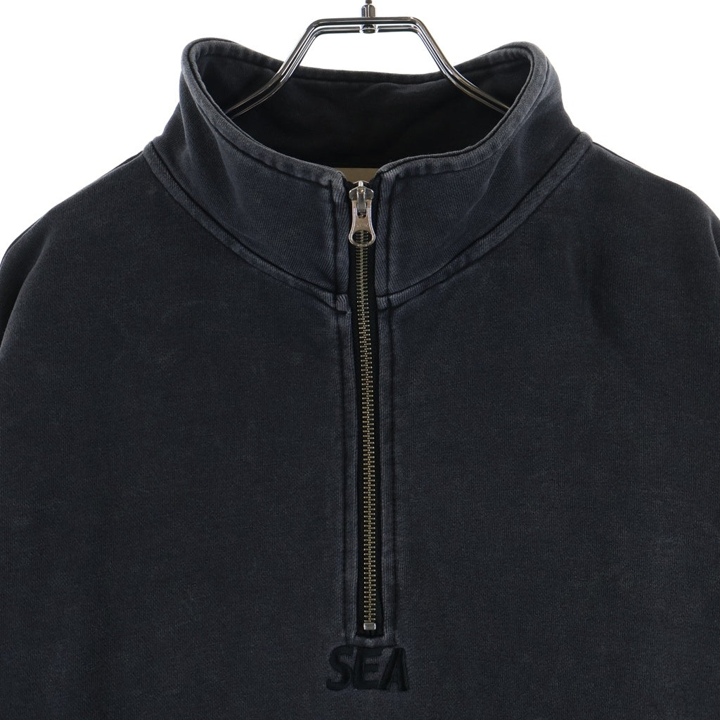 WIND AND SEA(ウィンダンシー) PIGMENT HALF ZIP SWEAT フロントロゴ刺繍 ピグメントダイ ハーフジップスウェットトレーナー グレー WDS-ESS-24-Q3-CS-01