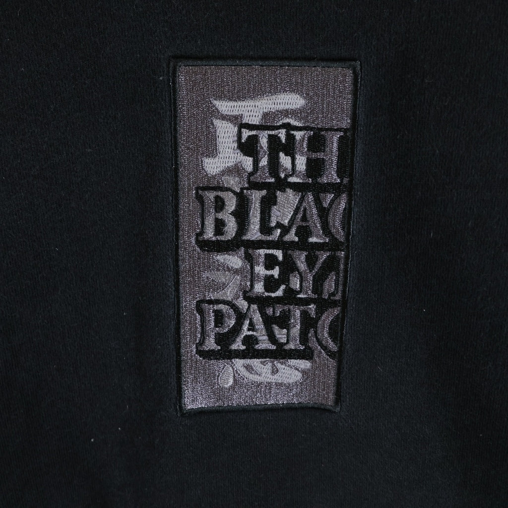 THE BLACK EYE PATCH(ブラックアイパッチ) HANDLE WITH CARE CREW SWEAT LHP限定 ハンドルウィズケア クルーネックスウェットシャツ トレーナー ブラック