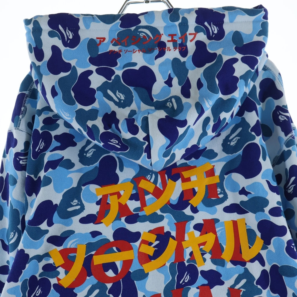 A BATHING APE(アベイシングエイプ) ×ANTI SOCIAL SOCIAL CLUB アンチソーシャルクラブ カモ柄 ロゴプリント プルオーバーフーデッドパーカー ブルー 001PPG231913X