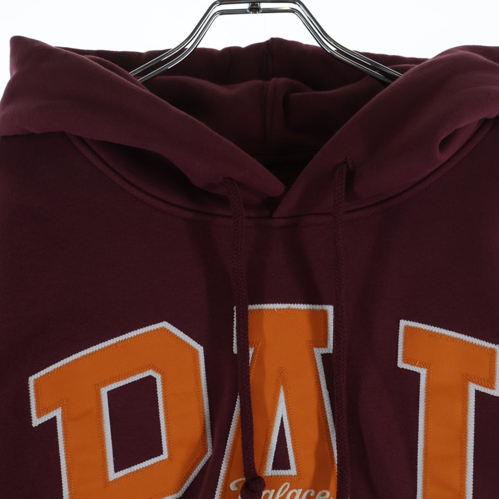 Palace Skateboards(パレススケートボーズ) 24SS ×GAP PAL HOODED SWEATSHIRT ギャップ カレッジロゴ プルオーバーフーデッドパーカー バーガンディ S/427453-03