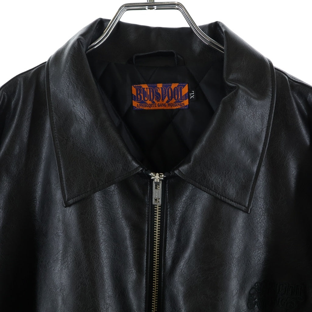 BUDSPOOL(バッズプール) FAUX LEATHER JACKET ロゴエンブロイダリー ジップアップ フェイクレザージャケット ブラック