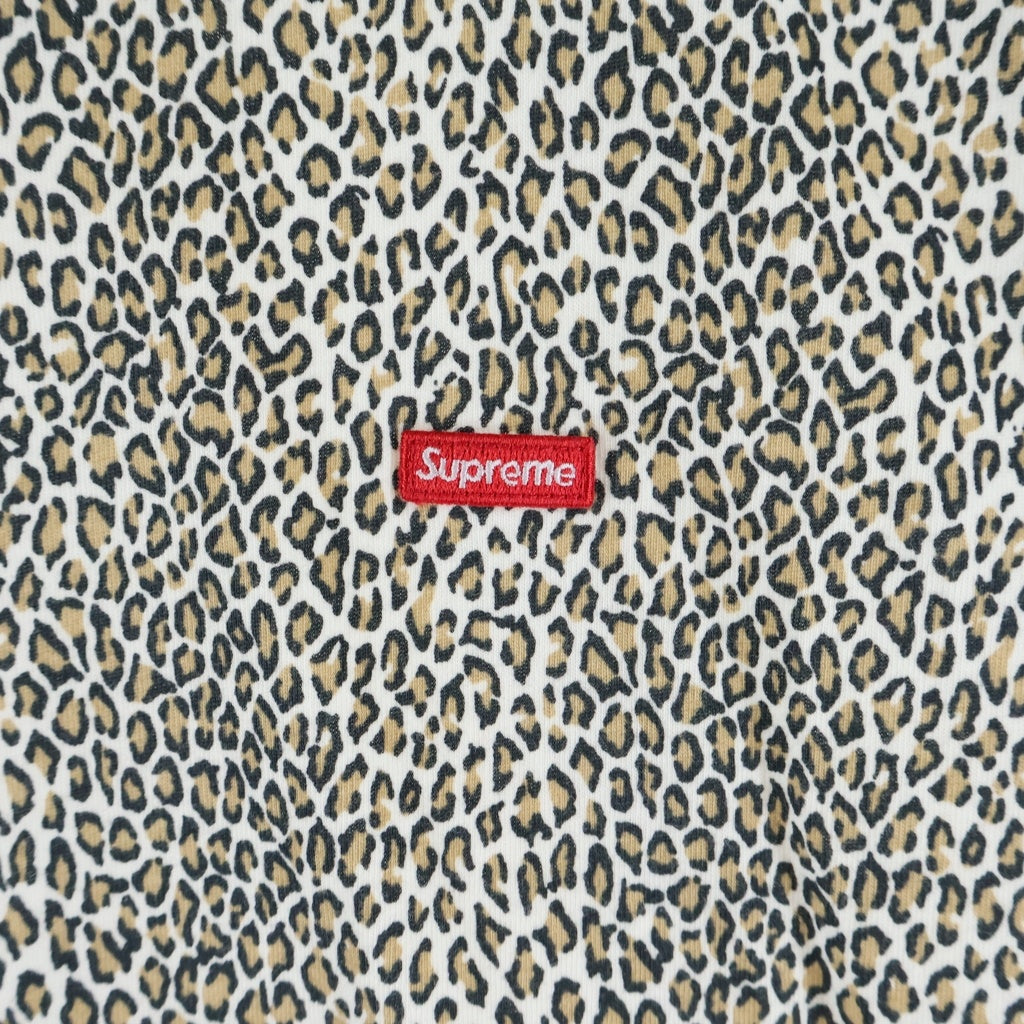 SUPREME(シュプリーム) 25AW Small Box Tee Leopard スモールボックスロゴ レオパード柄 クルーネック 半袖Tシャツ カットソー ホワイト/ブラウン