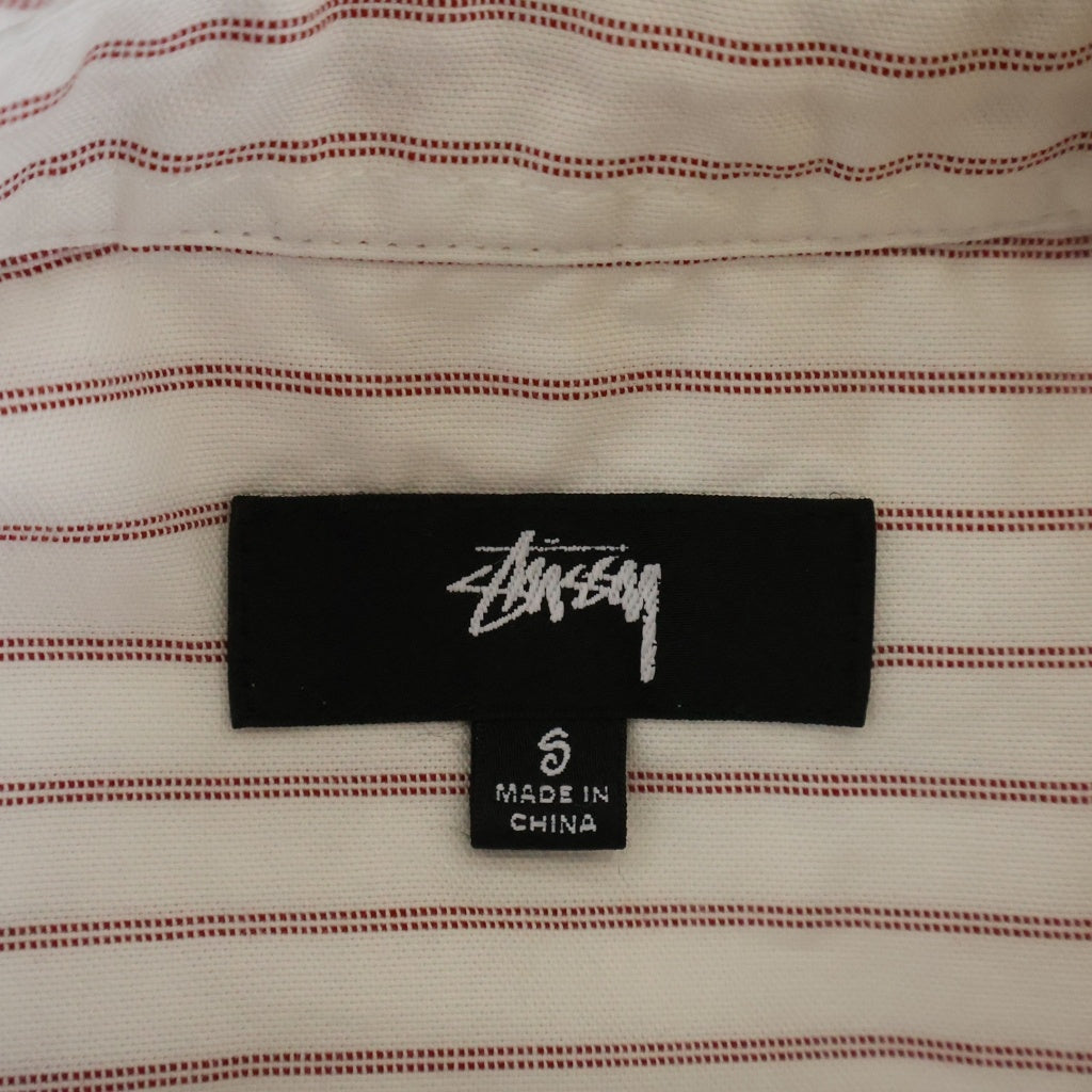 STUSSY(ステューシー) OXFORD LS SHIRT ストライプ柄 オックスフォード 長袖ボタンシャツ ホワイト/レッド 1110364
