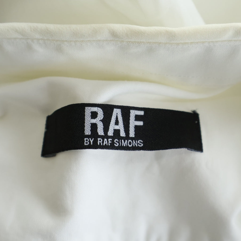 RAF BY RAF SIMONS(ラフ バイ ラフシモンズ) ロゴ エンブロイダリー コットン 長袖ボタンシャツ ホワイト