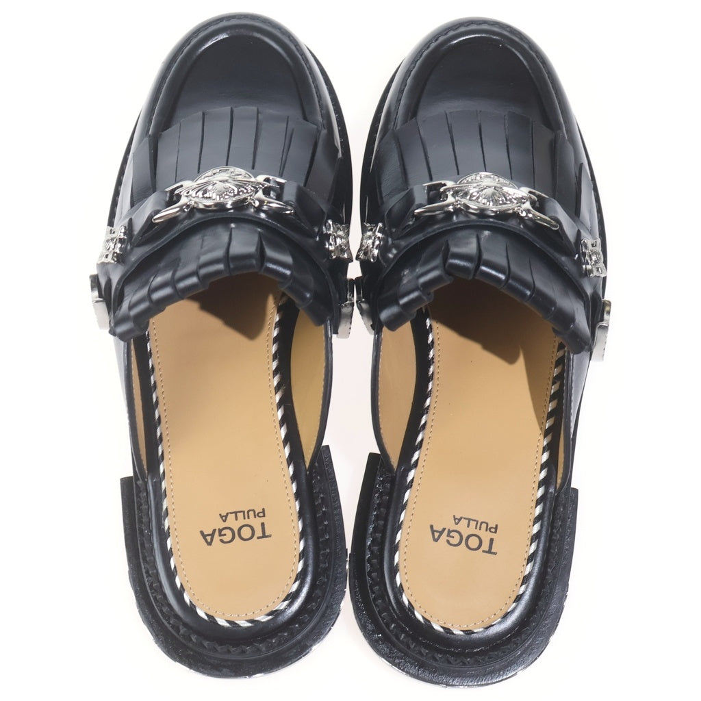 TOGA PULLA(トーガ プルラ) METAL PARTS MULE TASSEL LOAFER メタルパーツ ミュール タッセルローファー レディース ブラック 0222G